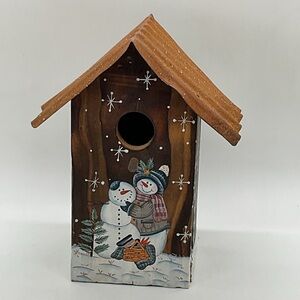 Charming Vintage Snowman Birdhouse Decor